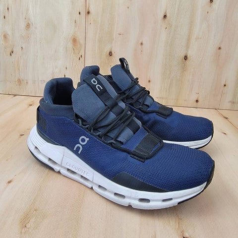 On Cloudnova running shoe in the 'Navy White'